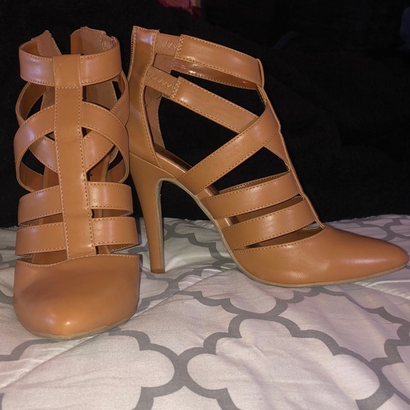 Strap heels - Picture 2 of 2